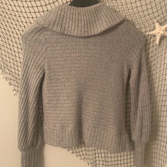 Gray Cowl Button up Sweater 60% Wool/ 40% Polyester - Medium - Picture 2 of 2